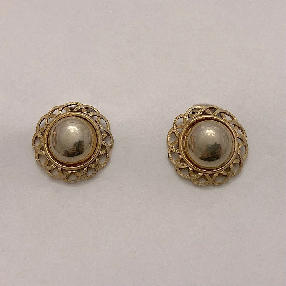 ⭐️ Vintage Gold Circle Paddle-Back Clip-On Stud Earrings